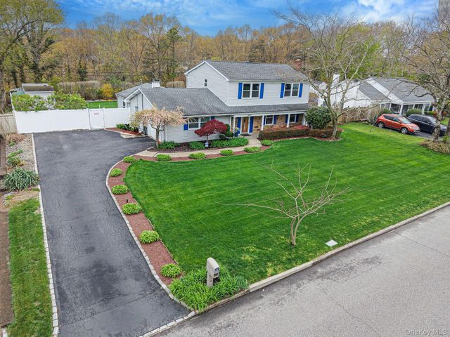 12 Wilmont Turn, Coram, NY 11727