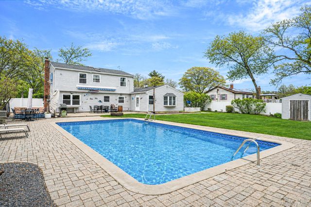 12 Wilmont Turn, Coram, NY 11727