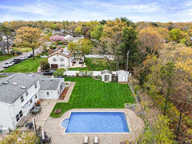 12 Wilmont Turn, Coram, NY 11727