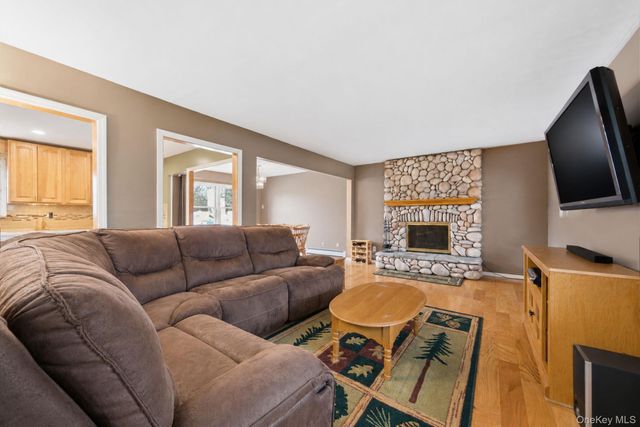 12 Wilmont Turn, Coram, NY 11727
