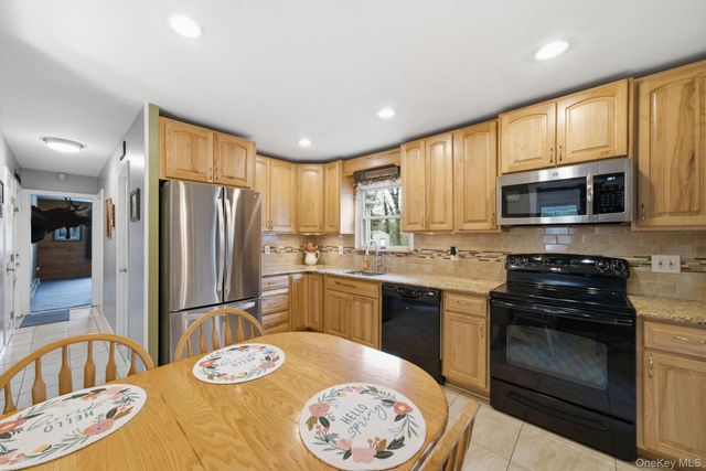 12 Wilmont Turn, Coram, NY 11727