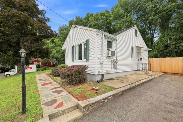 46 Kay St, Springfield, MA 01109