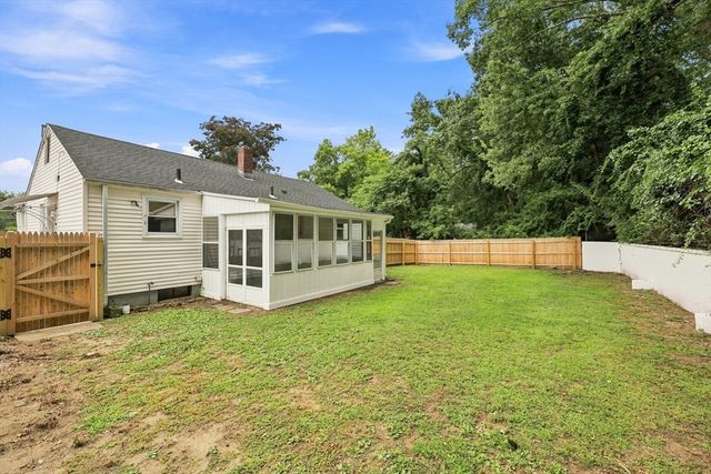 46 Kay St, Springfield, MA 01109