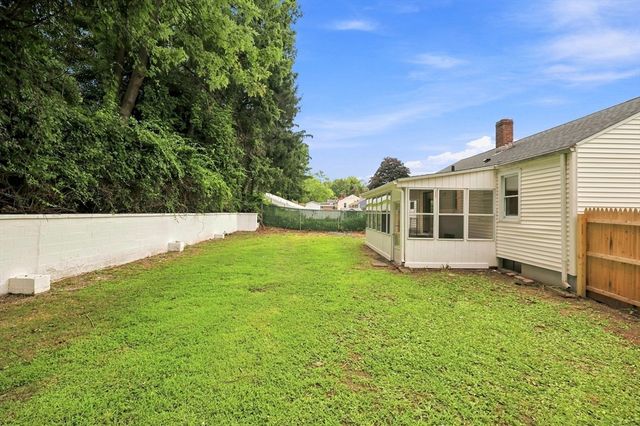 46 Kay St, Springfield, MA 01109