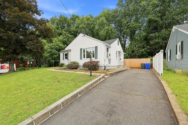 46 Kay St, Springfield, MA 01109