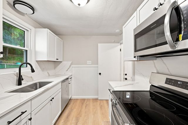 46 Kay St, Springfield, MA 01109