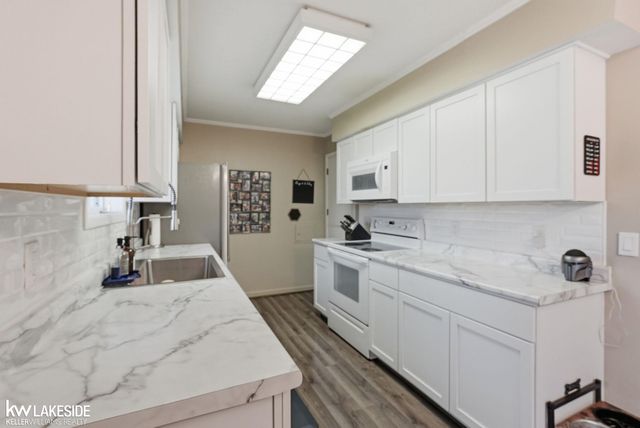 740 Robbinann Drive, Waterford, MI 48328