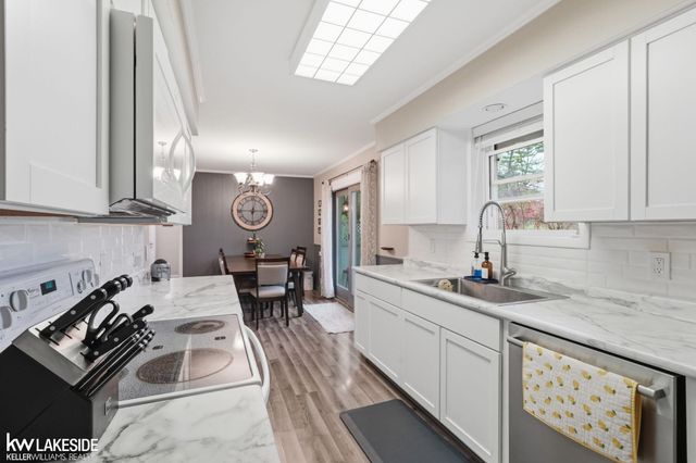 740 Robbinann Drive, Waterford, MI 48328