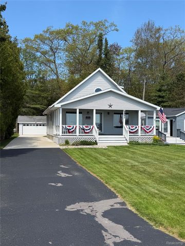 6897 N Us Highway 23, Oscoda Charter Township, MI 48750