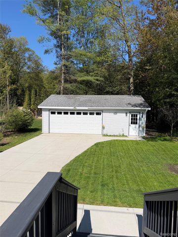 6897 N Us Highway 23, Oscoda Charter Township, MI 48750
