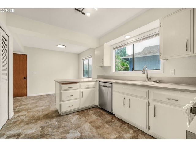 151 Ne SHANNON St, Hillsboro, OR 97124