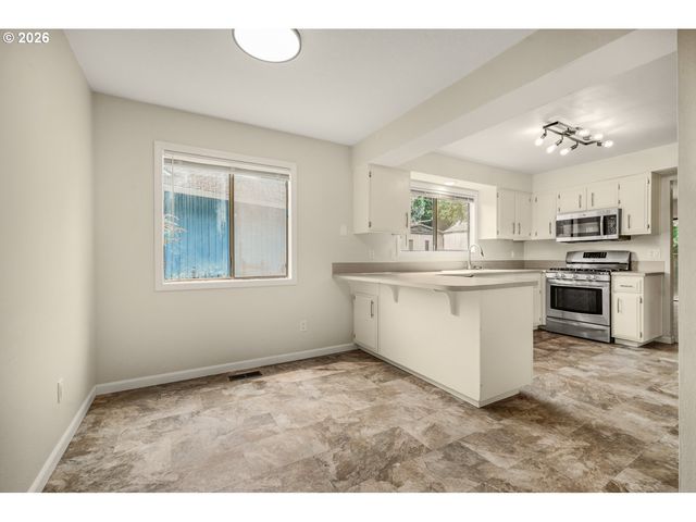 151 Ne SHANNON St, Hillsboro, OR 97124