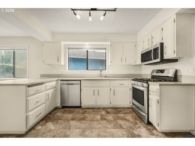 151 Ne SHANNON St, Hillsboro, OR 97124