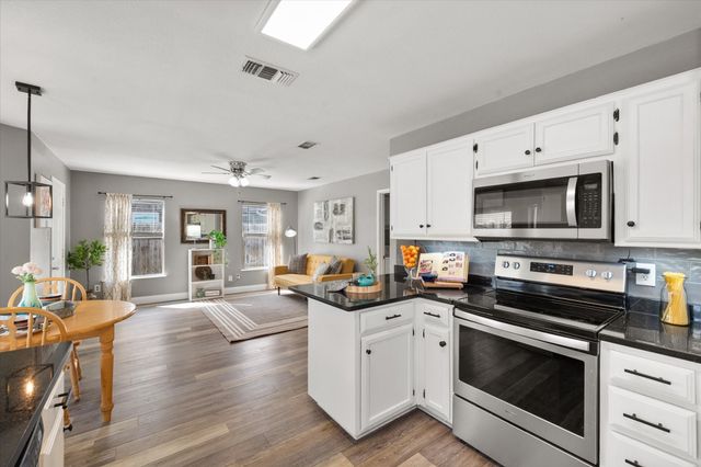 2700 Yorkfield Court, Arlington, TX 76001