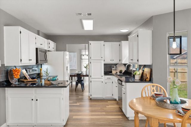 2700 Yorkfield Court, Arlington, TX 76001