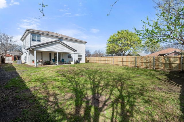 2700 Yorkfield Court, Arlington, TX 76001