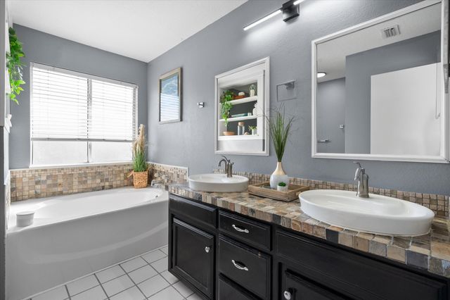 2700 Yorkfield Court, Arlington, TX 76001