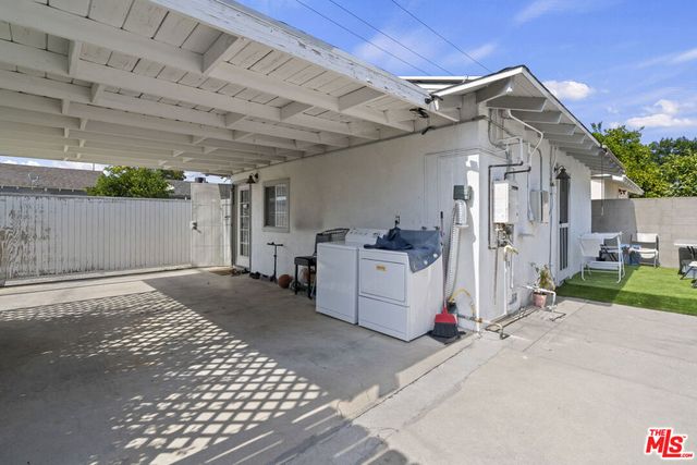 22509 Saticoy Street, West Hills, CA 91307