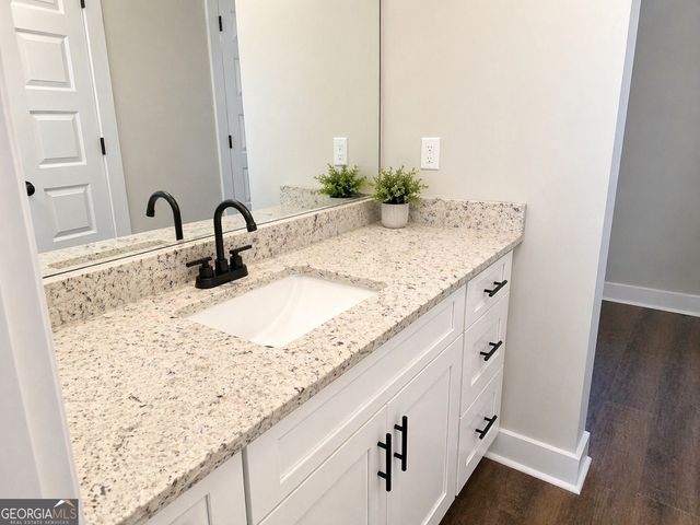 86 Colfax Street, Hartwell, GA 30643