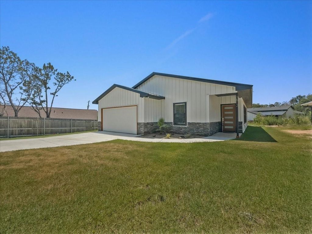 3612 Broken Bow Drive, Granbury, TX 76048