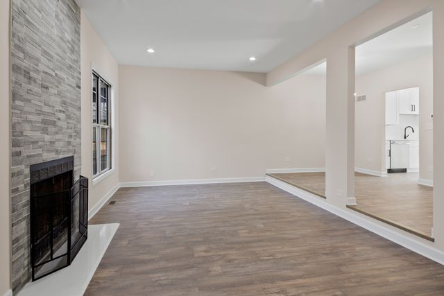 546 W Parkside Drive, Palatine, IL 60067