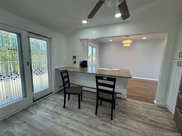 14 Hilton Court, Hicksville, NY 11801