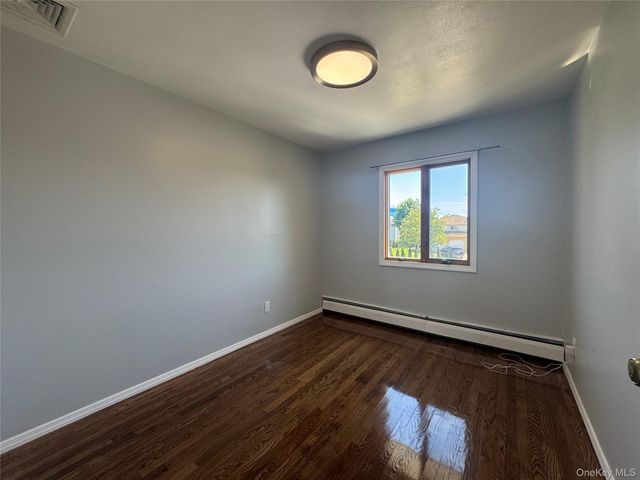 14 Hilton Court, Hicksville, NY 11801