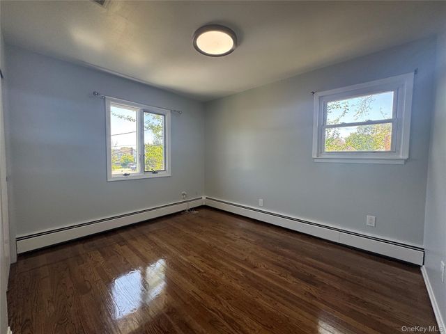 14 Hilton Court, Hicksville, NY 11801