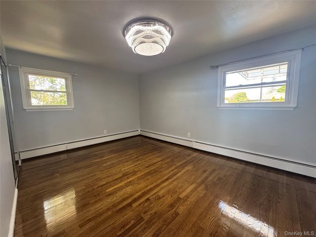 14 Hilton Court, Hicksville, NY 11801