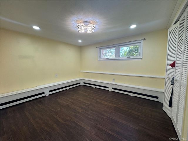 14 Hilton Court, Hicksville, NY 11801