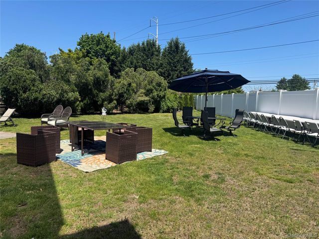14 Hilton Court, Hicksville, NY 11801