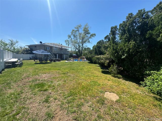14 Hilton Court, Hicksville, NY 11801