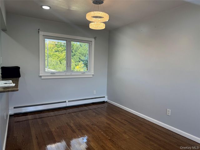 14 Hilton Court, Hicksville, NY 11801