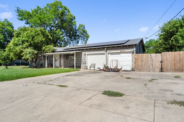 2336 Moneda Street, Haltom City, TX 76117