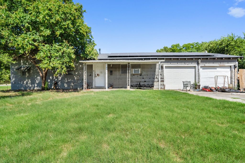 2336 Moneda Street, Haltom City, TX 76117