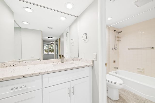 800 Cypress Grove Drive 211, Pompano Beach, FL 33069