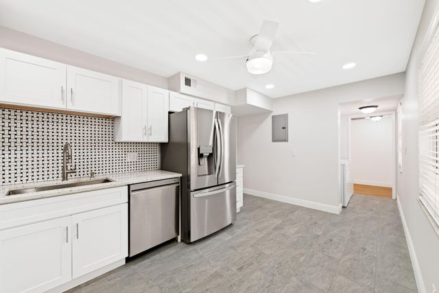 800 Cypress Grove Drive 211, Pompano Beach, FL 33069