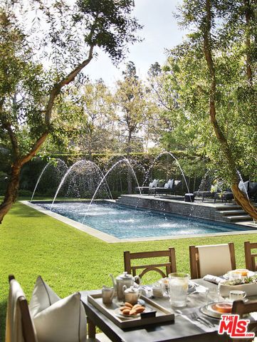 107 Delfern Drive, Los Angeles, CA 90077