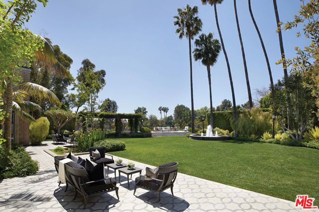 107 Delfern Drive, Los Angeles, CA 90077