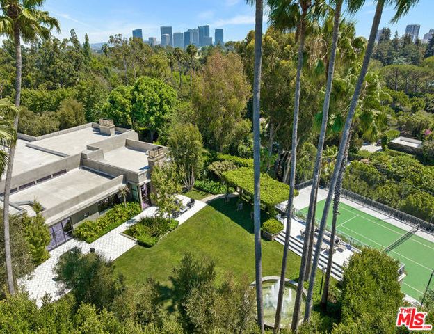 107 Delfern Drive, Los Angeles, CA 90077