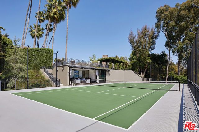 107 Delfern Drive, Los Angeles, CA 90077