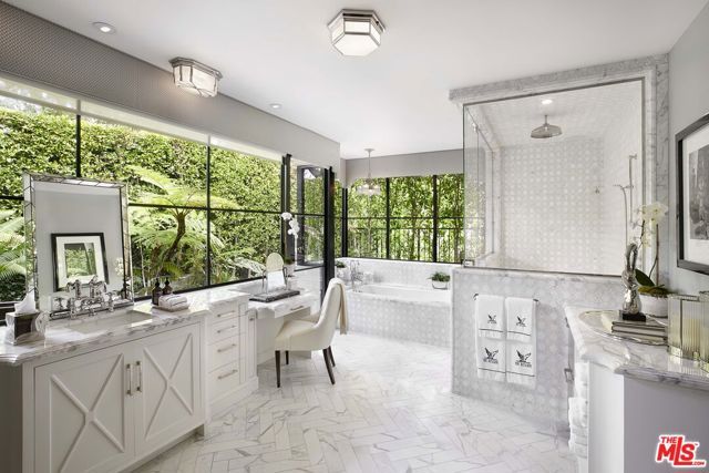 107 Delfern Drive, Los Angeles, CA 90077