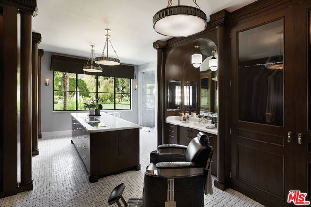 107 Delfern Drive, Los Angeles, CA 90077