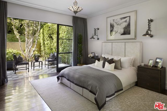 107 Delfern Drive, Los Angeles, CA 90077