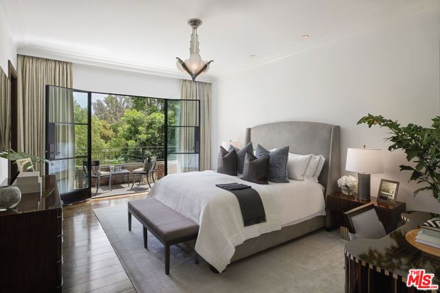 107 Delfern Drive, Los Angeles, CA 90077