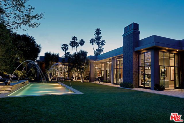 107 Delfern Drive, Los Angeles, CA 90077