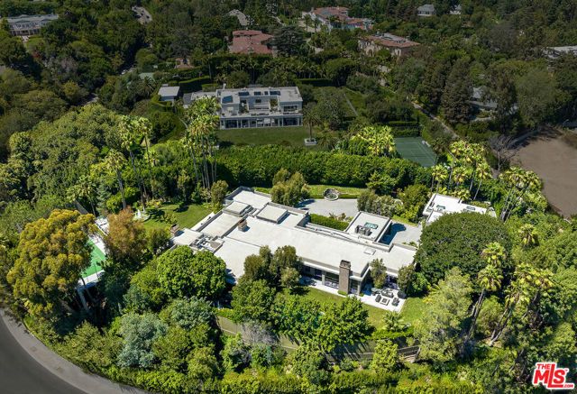 107 Delfern Drive, Los Angeles, CA 90077