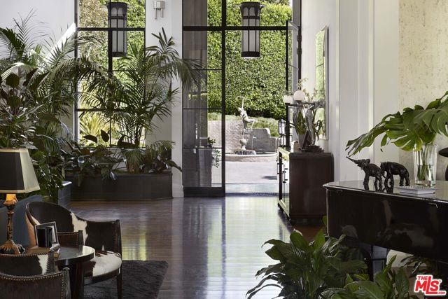 107 Delfern Drive, Los Angeles, CA 90077