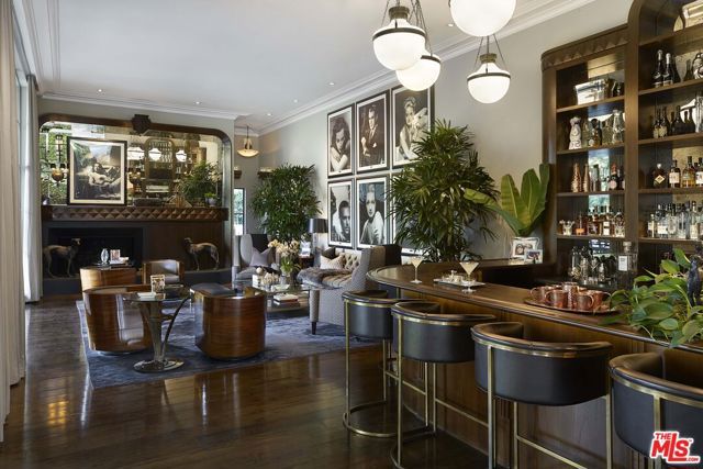 107 Delfern Drive, Los Angeles, CA 90077