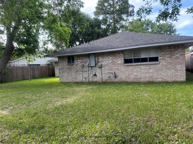 13611 Fernhill Drive, Sugar Land, TX 77498